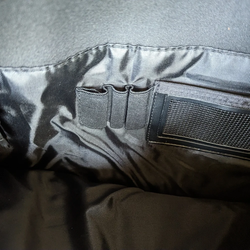 Targus Laptop Sleeve Gray/Black Neoprene (CVR200) 15 Inch - Picture 7 of 7